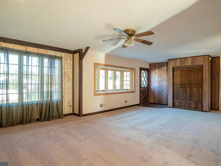 1600 Afton Dr — Photo 6