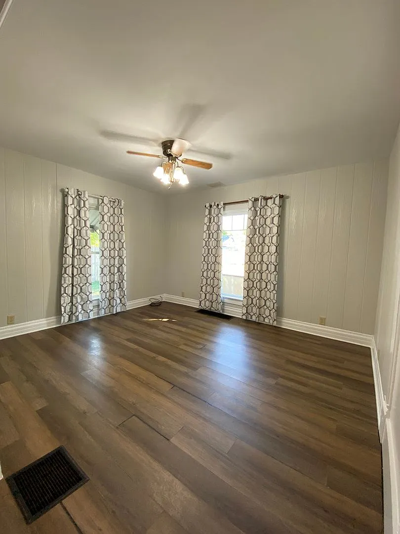 3 Bedroom 1 Bathroom Home in Goshen! — Photo 4