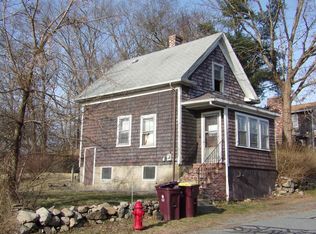 29 Cleveland St, Acushnet, MA 02743