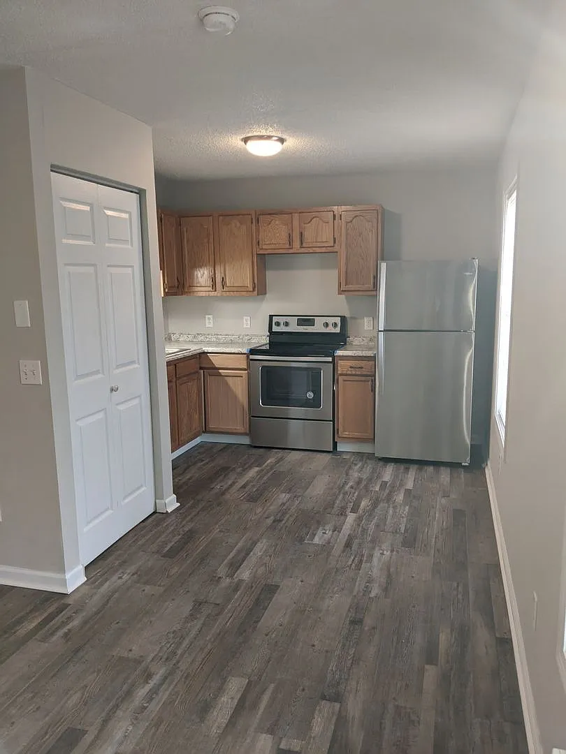 Nice 2 bedroom home with attached garage! — Photo 3