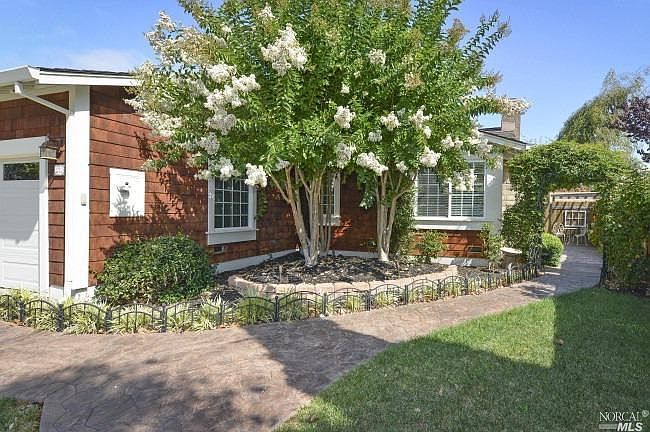 1st image of 570 Maria Dr