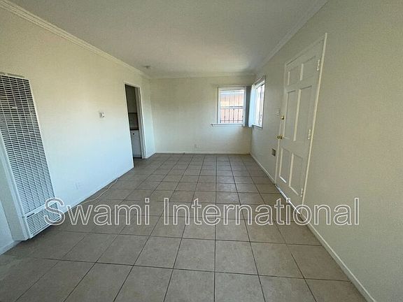 4th image of 1033 W 95th St