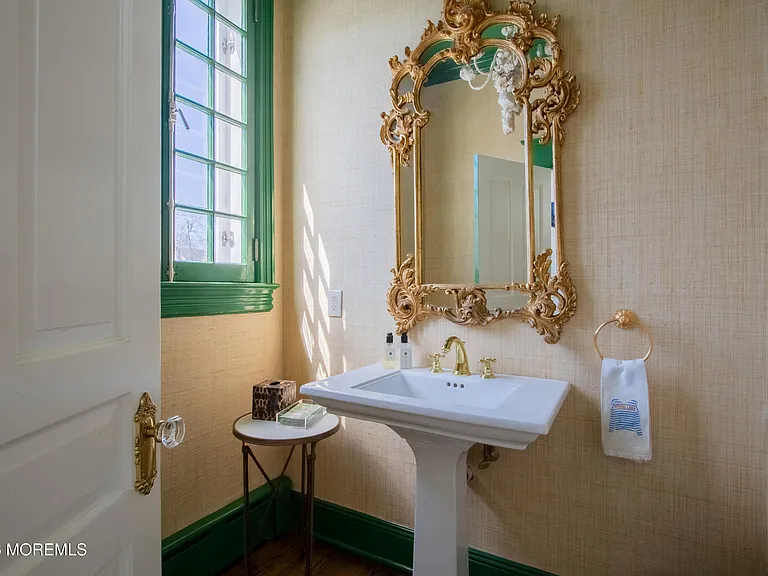 207 Monmouth Ave — Photo 31