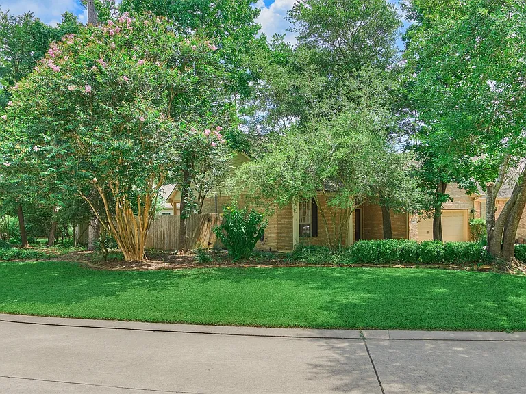 118 Robindale Cir — Photo 2