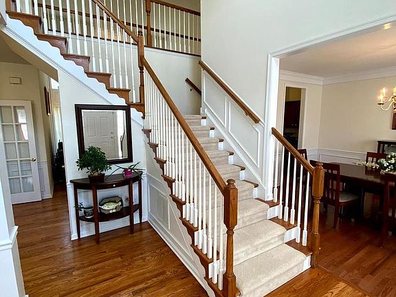 3rd image of 55 Hempstead Dr
