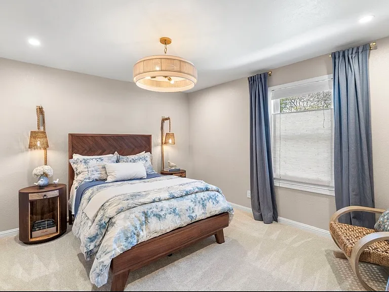 N 53rd Pl — Photo 10