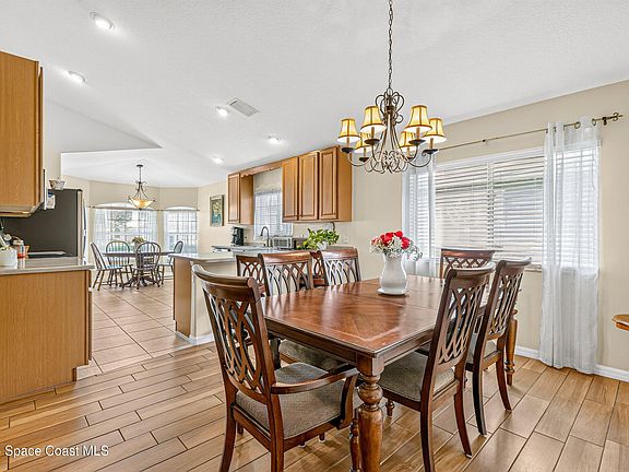 3rd image of 7127 Broderick Dr