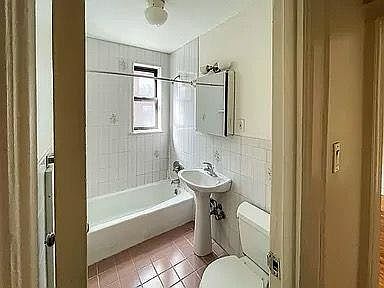 5th image of 56 Glenwood Ave APT 37