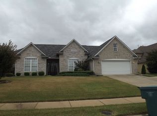 19 W Grand Heights Dr, Memphis, TN 38109