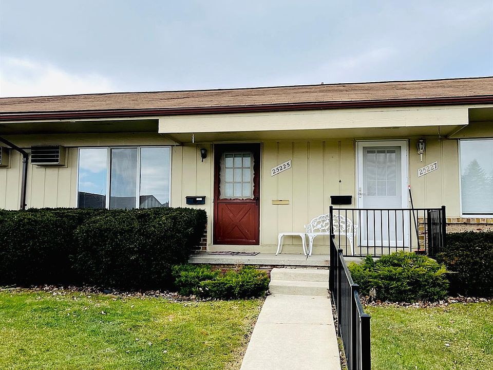 1st image of 25225 Franklin Ter Unit 3