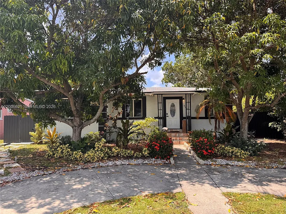 940 NE 155th Ter