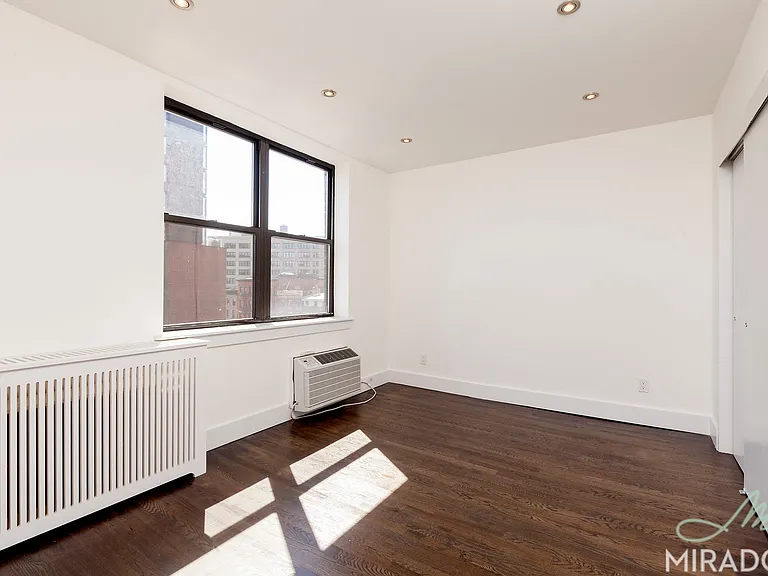 255 W 14th St #5A — Photo 2