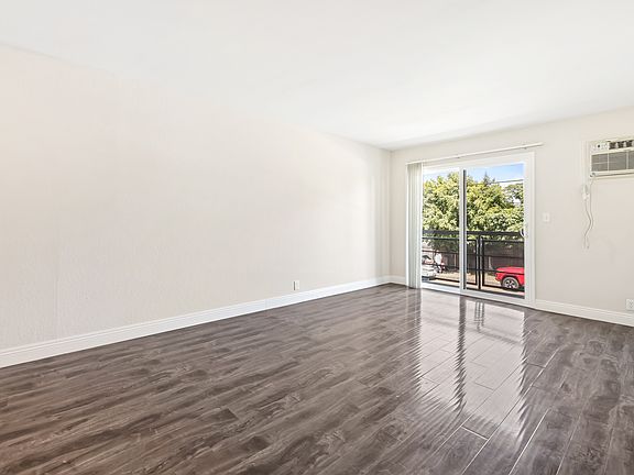 5th image of 5161 Riverton Ave #107