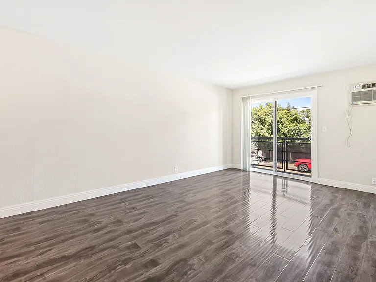 5161 Riverton Ave #107 — Photo 5
