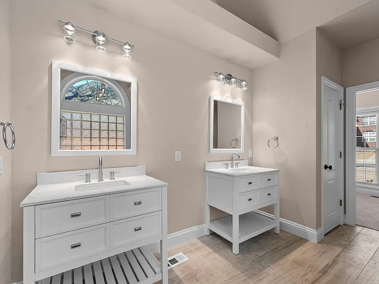 3902 NE Cadbury Ave — Photo 6