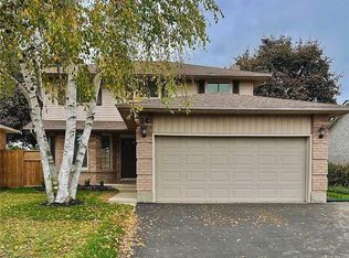 24 Blackfriar Ln, Brantford, ON N3R7L3