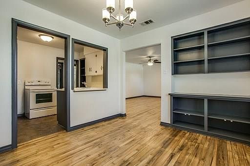 4th image of 324 La Salle Dr