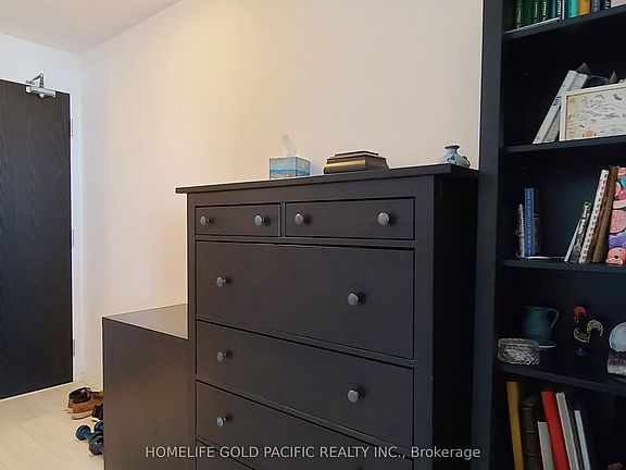 3rd image of 125 Peter St #2605