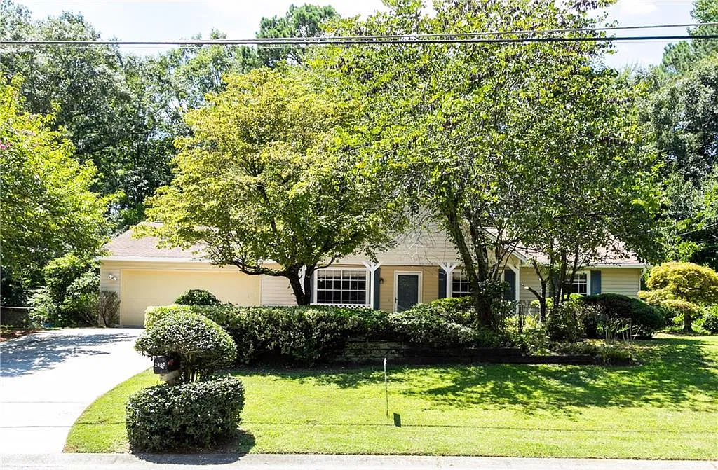 3 bed, 2.0 bath, 1436 sqft, $1,650 — Photo 1
