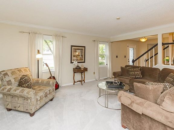 4th image of 1227 Selkirk Ln