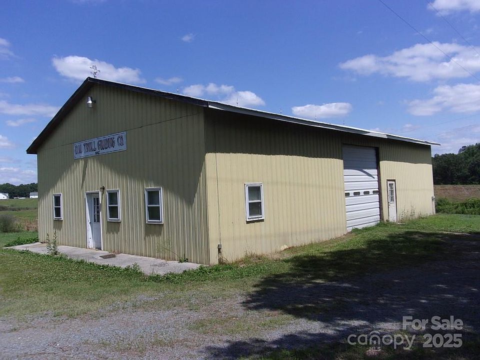 2nd image of 1124 McIntyre Rd