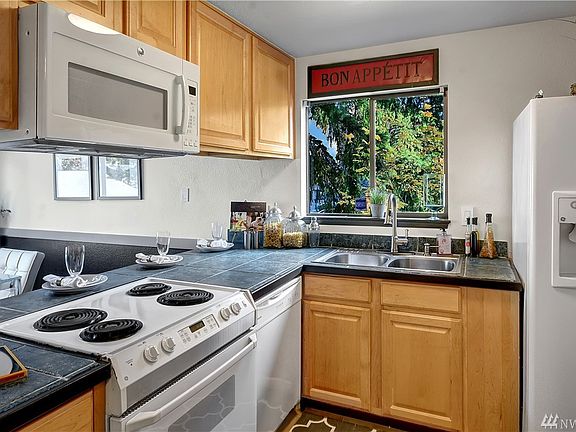 4th image of 4004 S 158th St #E36