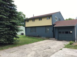 2621 4th Ave N, Grand Forks, ND 58203