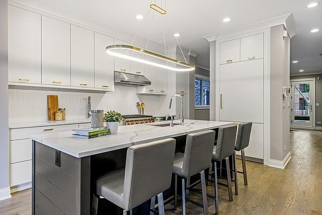 1st image of 1323 W Wrightwood Ave #1