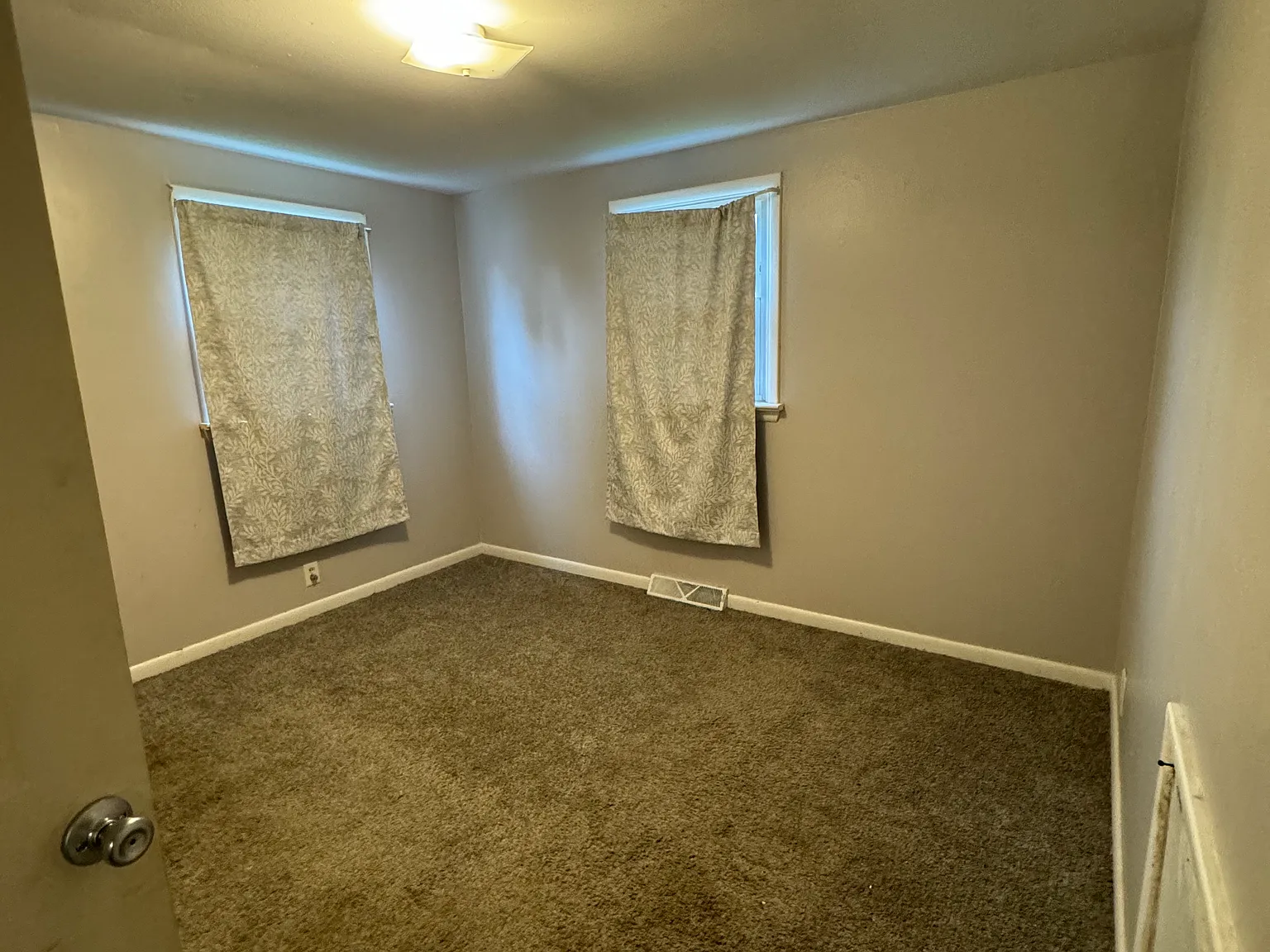 3 bed, 936 sqft, $1,000 — Photo 3