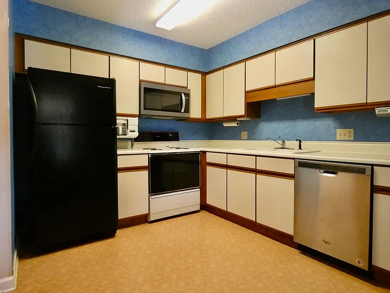 804 Abbey Cir — Photo 11