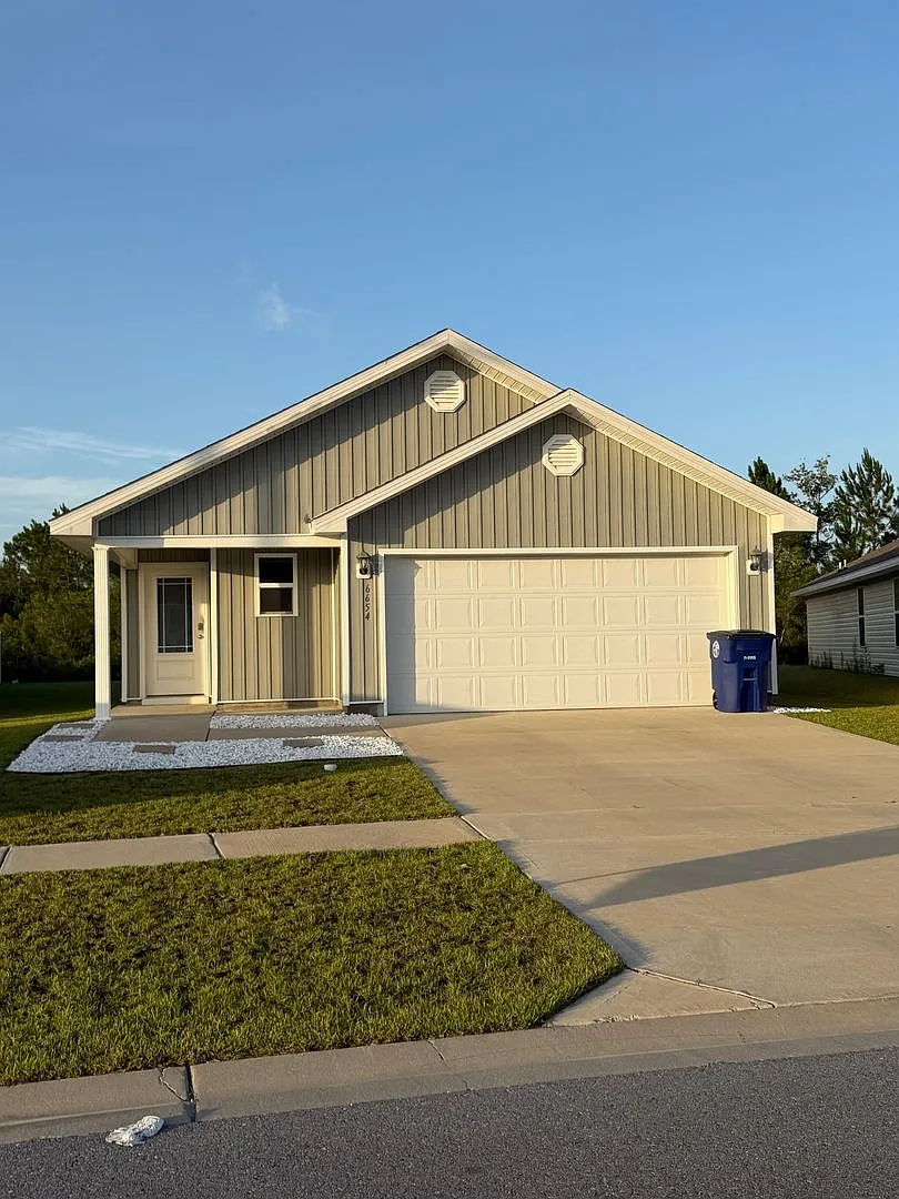 Charming 3bed/2ba In Liberty Community! *Special: 1/2 Off 1st Month's Rent!* — Photo 2