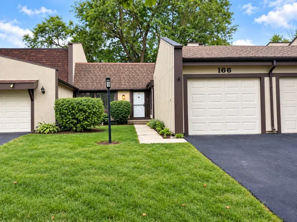 166 Cascade Dr, Indian Head Park, IL 60525