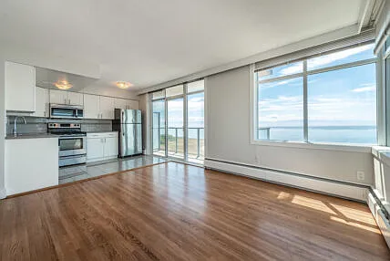 Seaview Towers Apartments — Photo 2