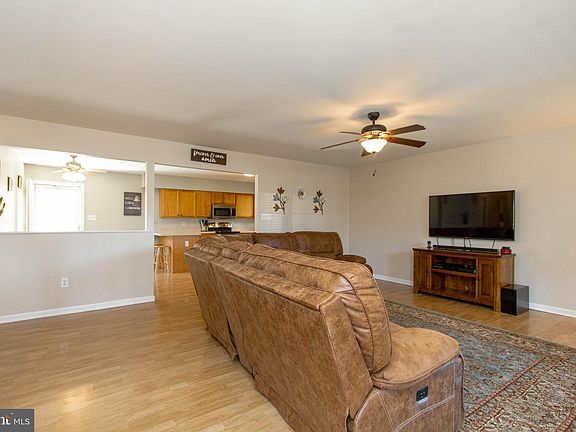 5th image of 25 Woodward Ct