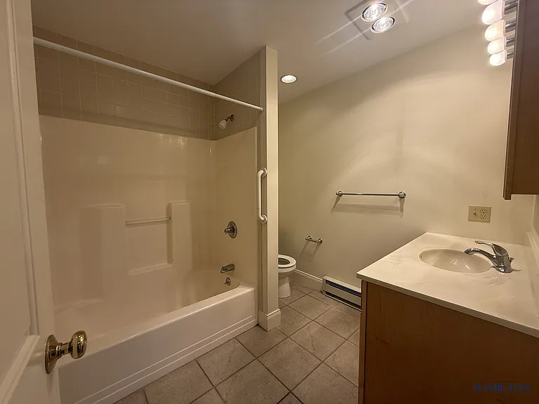 16 N Main St — Photo 11