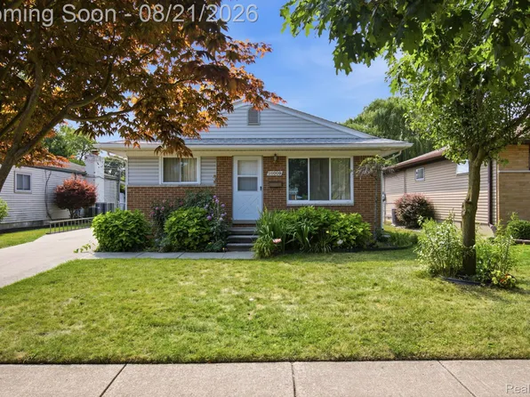 28009 Elba St, Saint Clair Shores, MI 48081