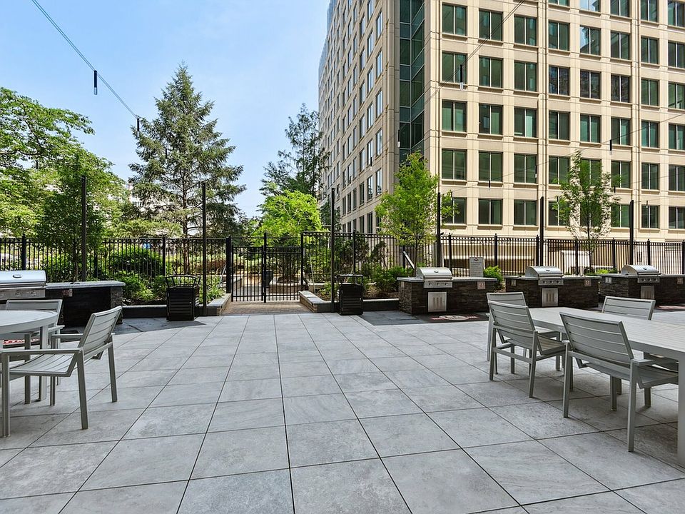Outdoor Courtyard with Grilling Stations