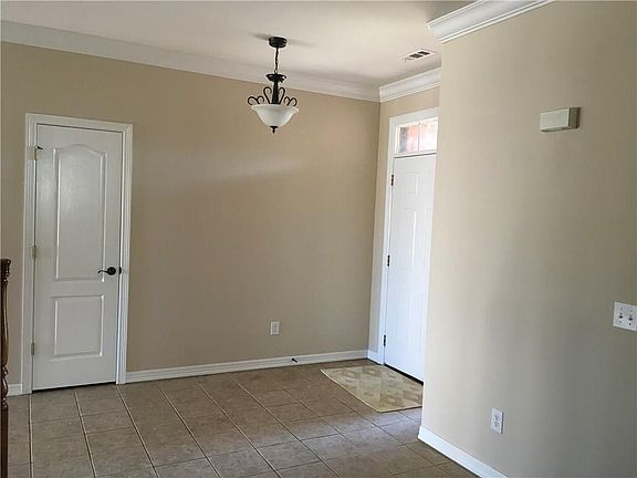 4th image of 2202 SW Chinquapin Ave