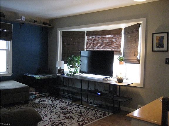 3rd image of 212 Inwood Blvd