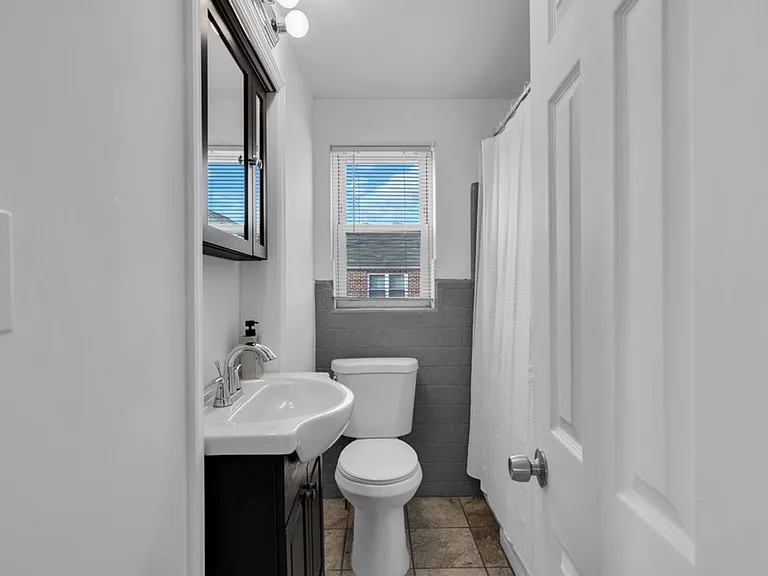 Maple Court Apartments — Photo 23