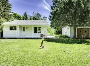 7142 Lakeshore Rd N, Palms, MI 48465