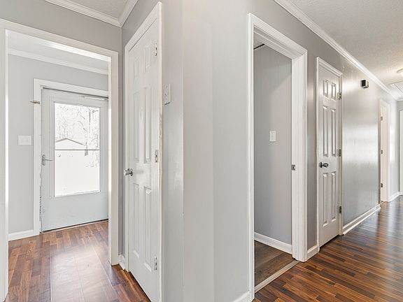 5th image of 31 Eastwood Dr