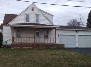 60 Beach St, Massena, NY 13662