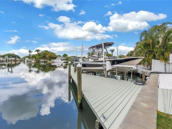 4911 Palmetto Point Dr, Palmetto, FL 34221