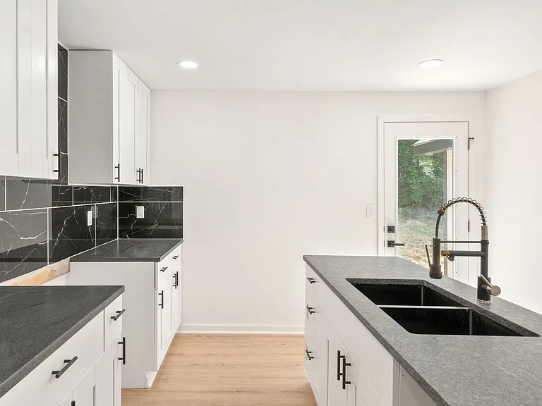 149 Edwards St NW — Photo 13