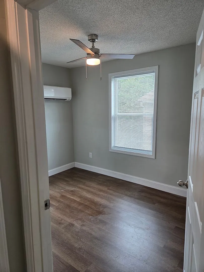 2 bed, 1 bath home for rent — Photo 4
