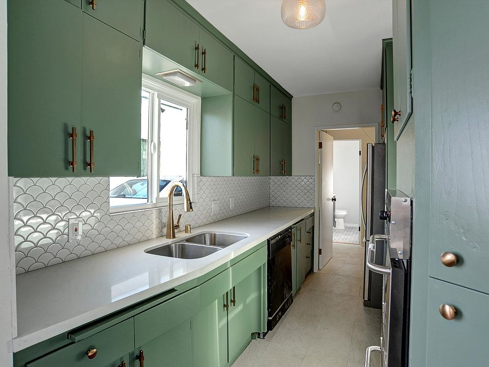 1st image of 3245 Ingledale Ter