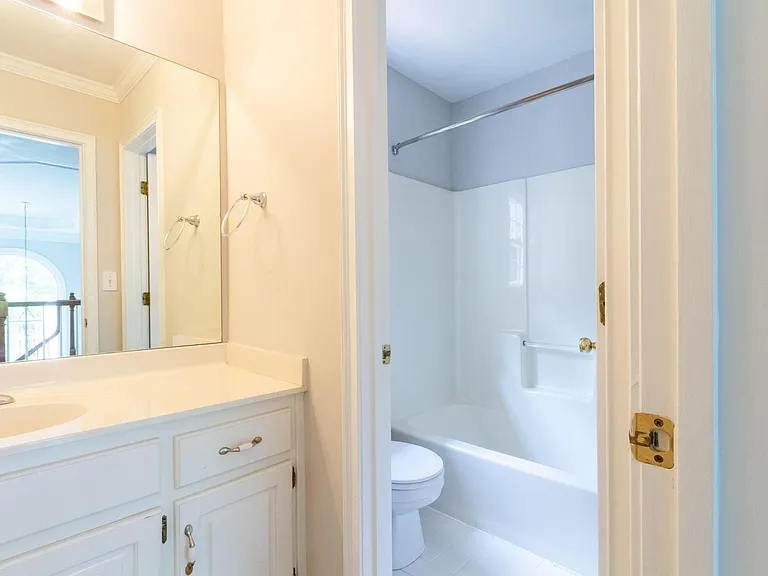 4542 Westhampton Woods Dr — Photo 32