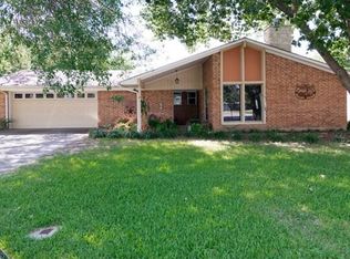 209 Hillcrest St, Sanger, TX 76266