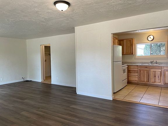 3rd image of 832 W 13th St APT A